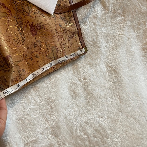 NWT Alviero Martini (Italian Luxury Brand) Limited Edition Cork Large MAP Tote - Picture 11 of 13